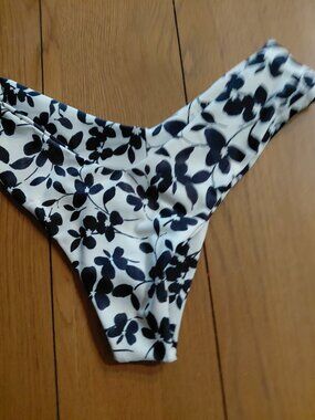 NWT Skatie Black White Floral Bikini Bottoms Medium